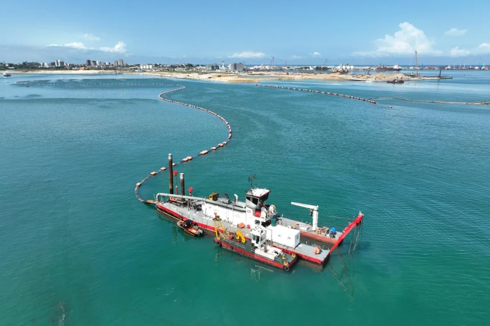 Dredger and floating pipeline at Pointe-Noire