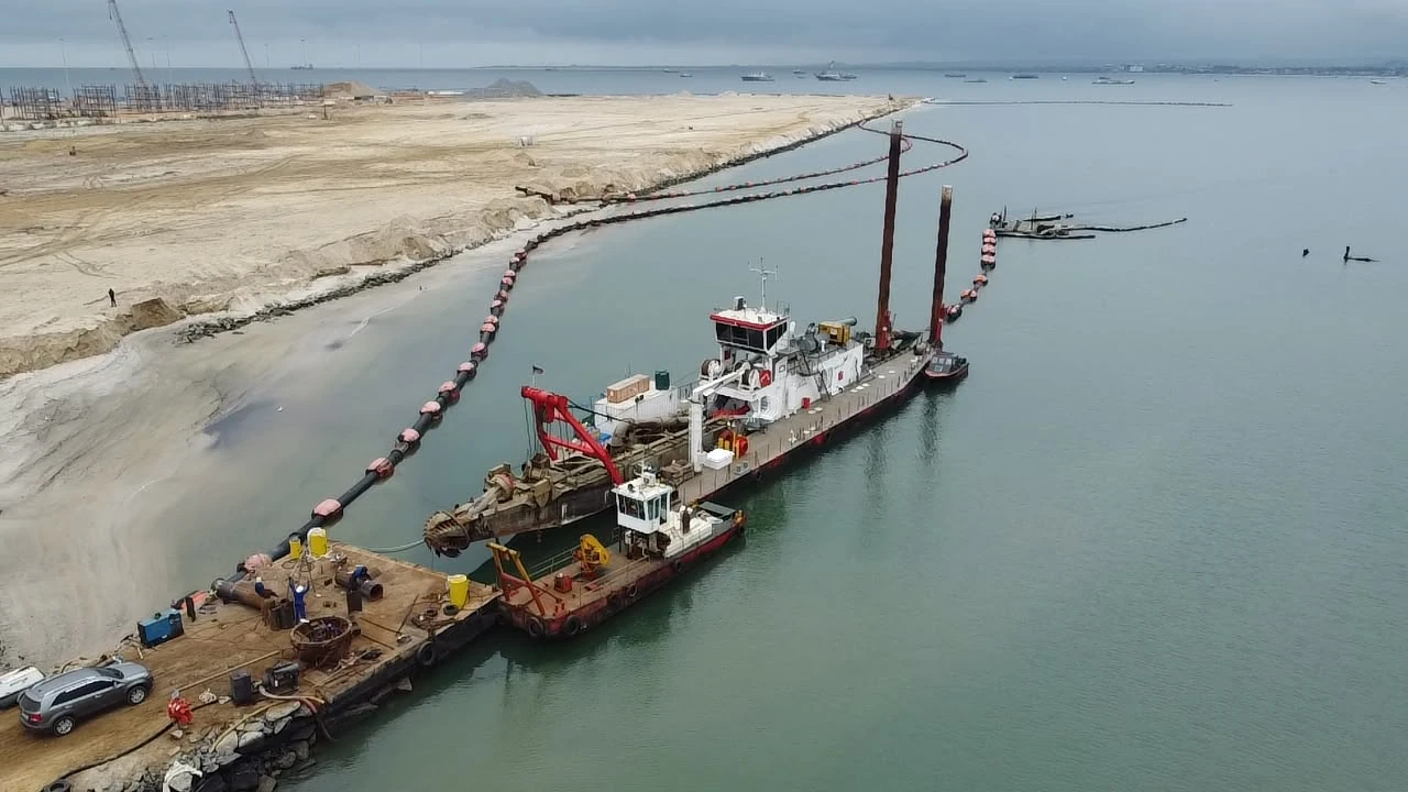 Dredger alongside the reclamation shoreline