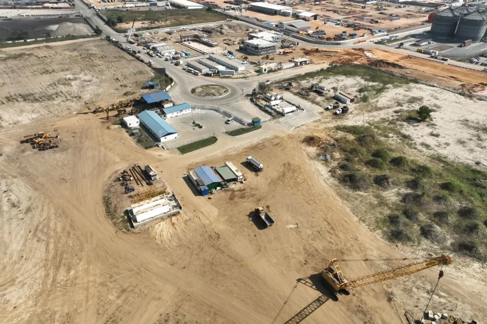 Site facilities, access roads and surrounding earthworks
