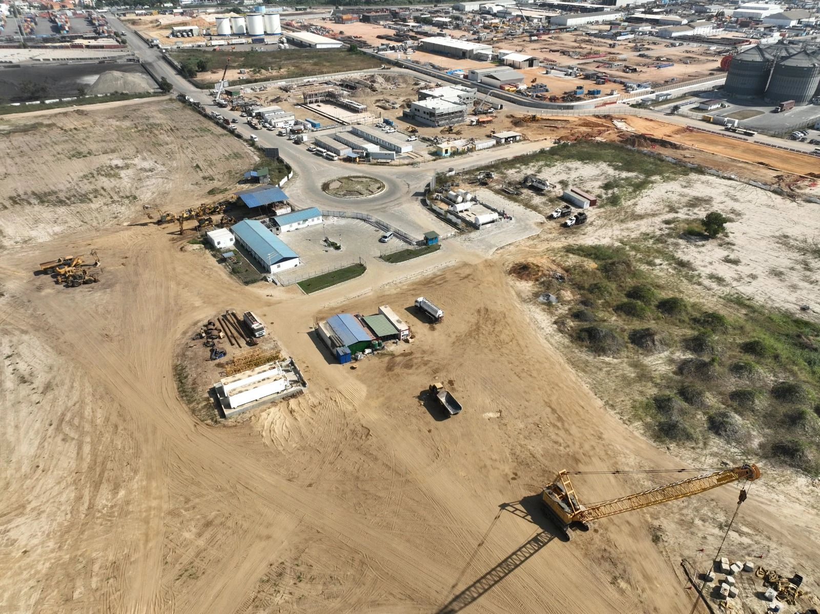 Site facilities, access roads and surrounding earthworks