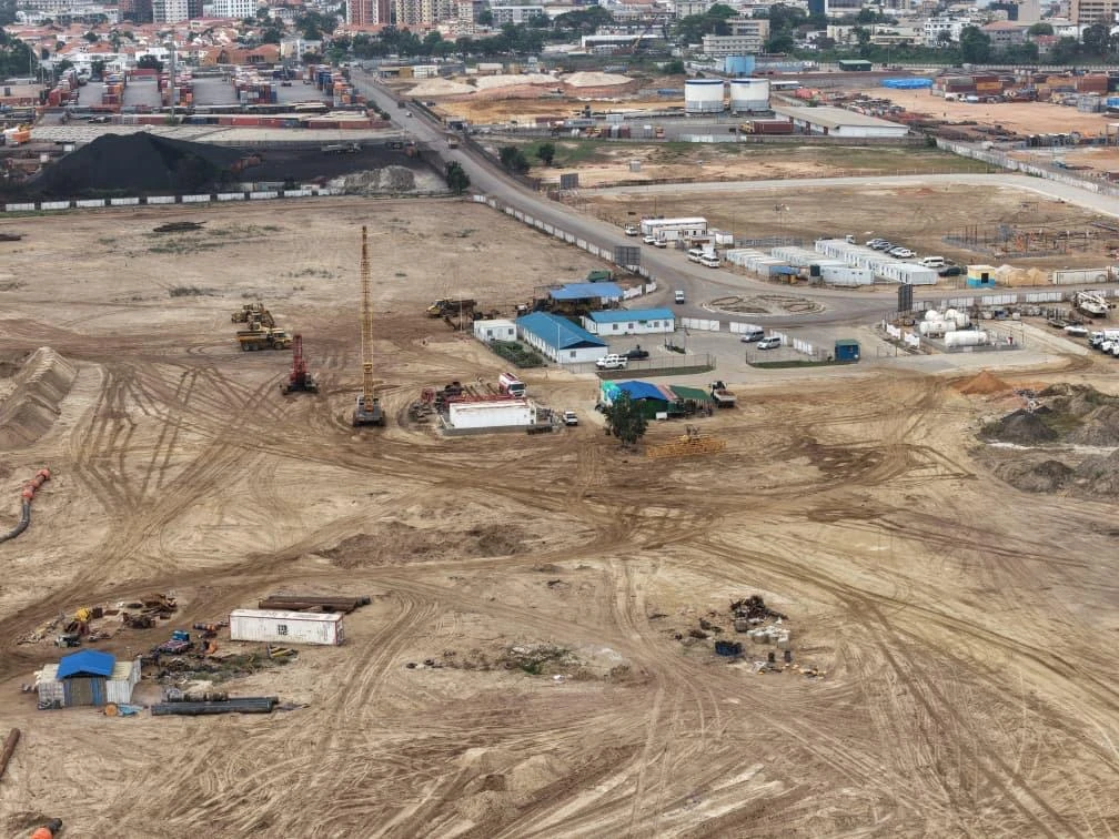 Site preparation, access roads and temporary facilities at Pointe-Noire