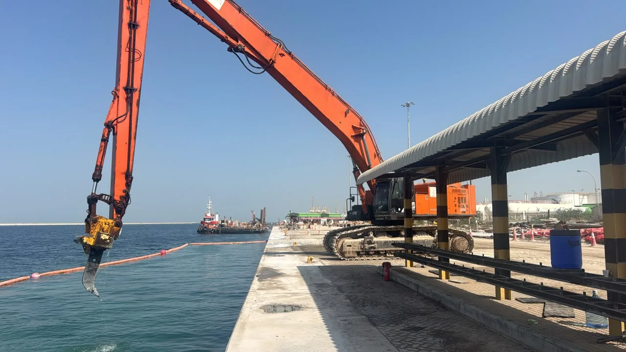 East Wharf, Jebel Ali — marine construction plant beside the operational quay