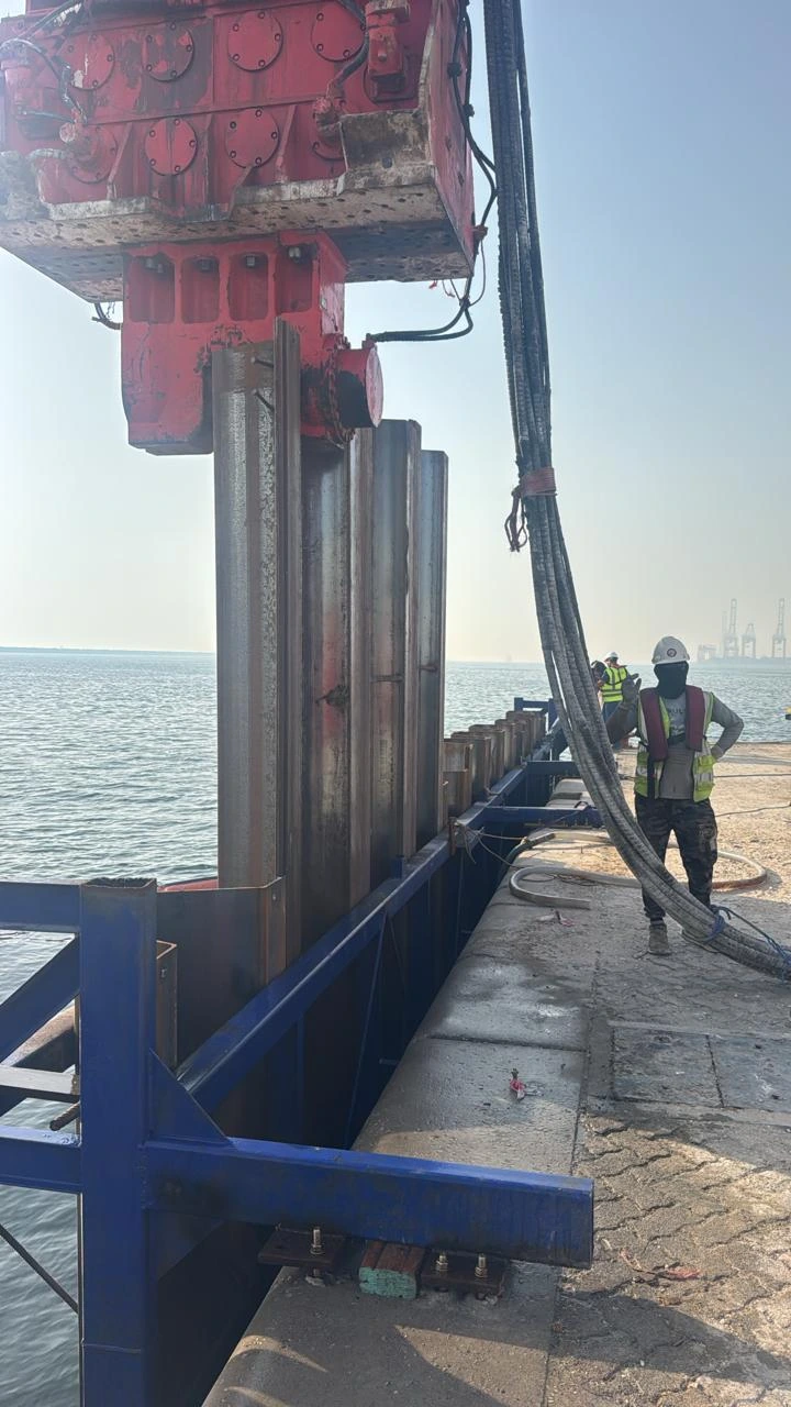 East Wharf, Jebel Ali — sheet-pile installation with a vibratory hammer
