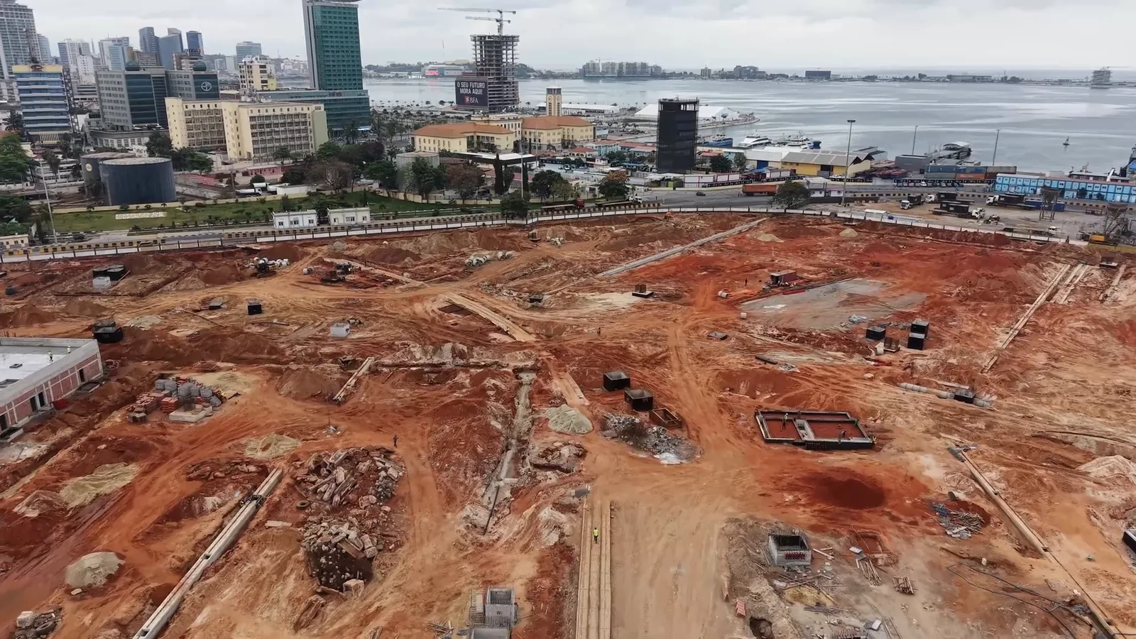 Luanda Topside Works — site-wide earthworks and concrete infrastructure alignments