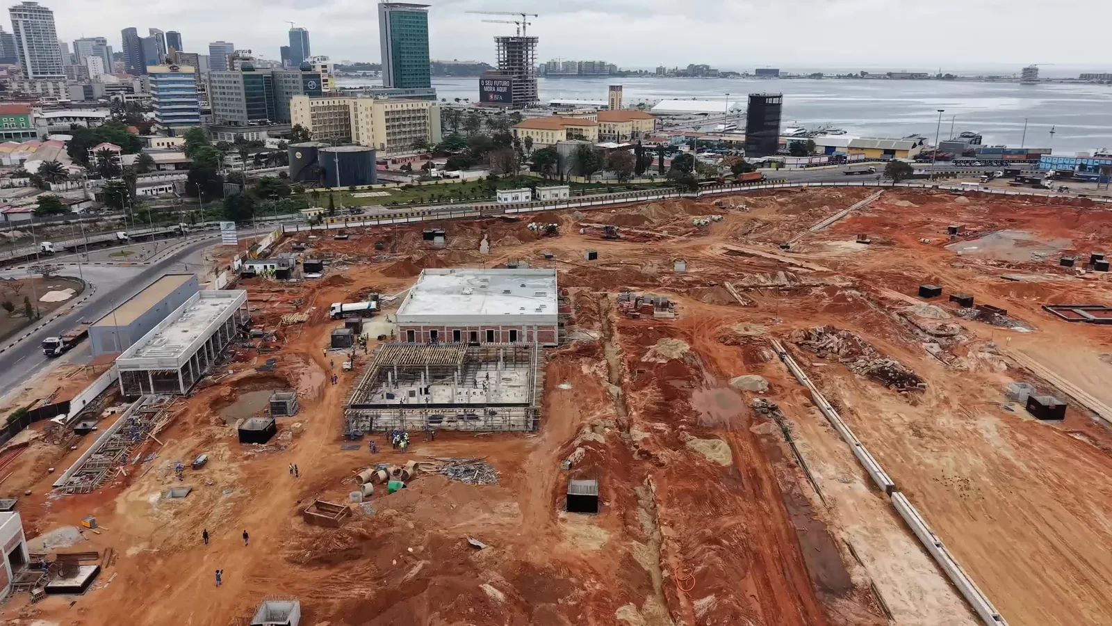 Luanda Topside Works — aerial overview of buildings and infrastructure under construction