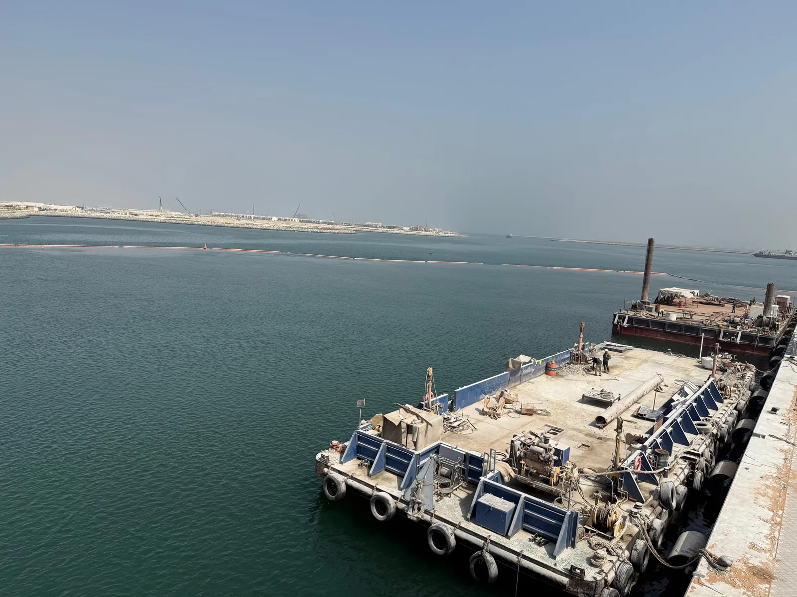 Mina Hamriya Phase 3 — marine work platform alongside the quay