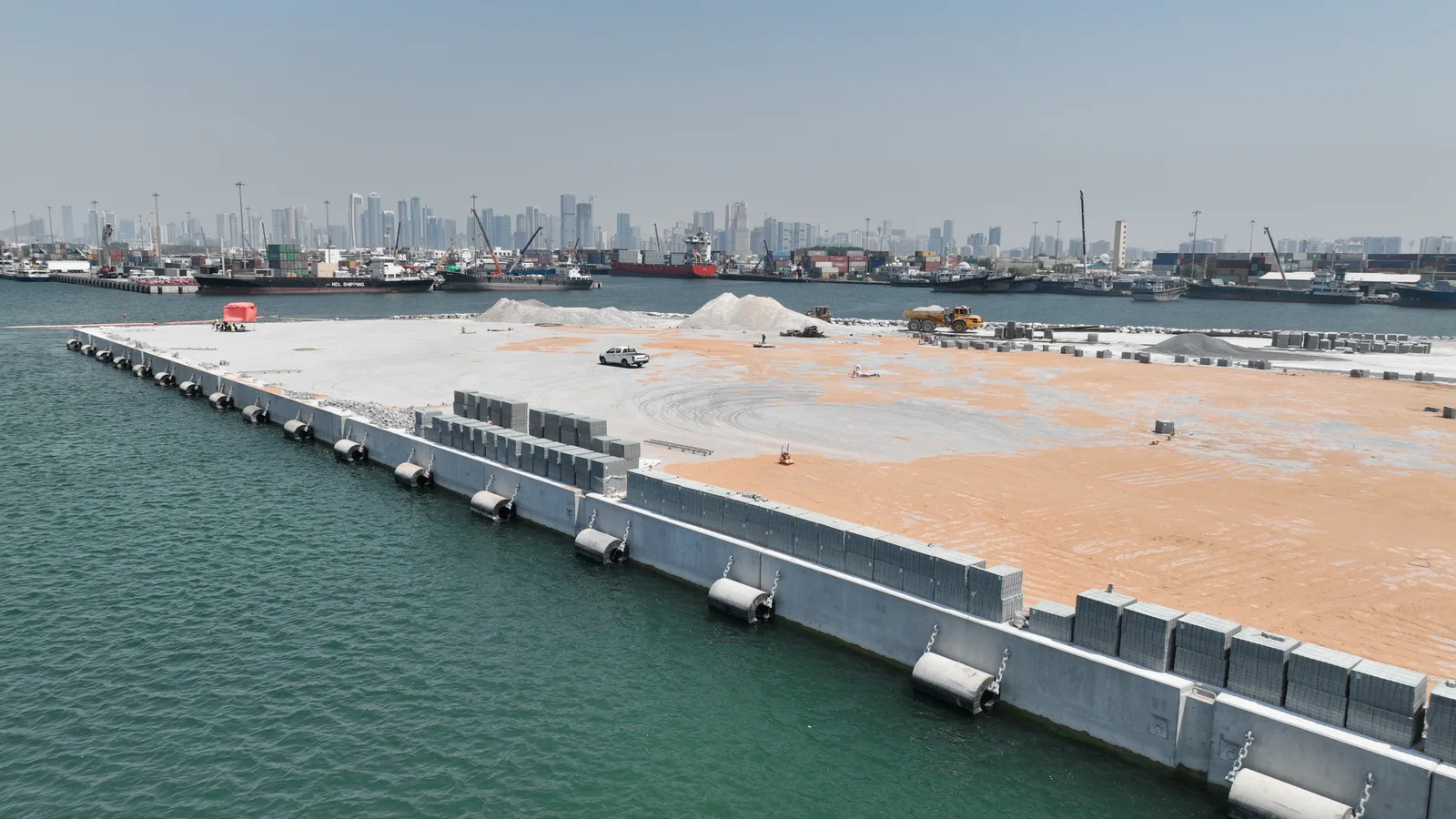 Mina Hamriya Phase 3 — aerial view of the quay wall and apron