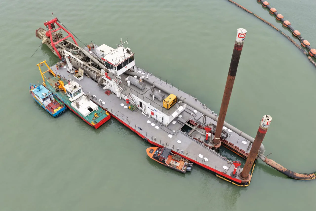 Dredger and floating pipeline at Pointe-Noire