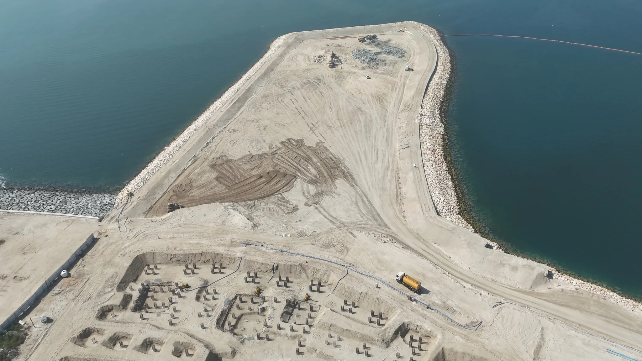 Cape Jumeirah Marine Works MH-0123 — reclaimed land and curved coastal edge