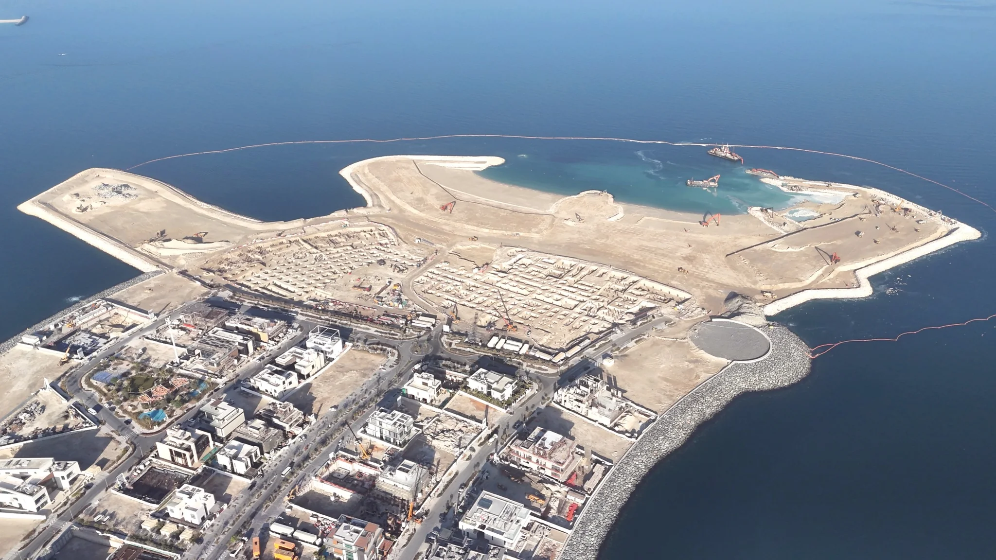 Cape Jumeirah Marine Works MH-0123 — overview of the reclaimed peninsula and marine edges