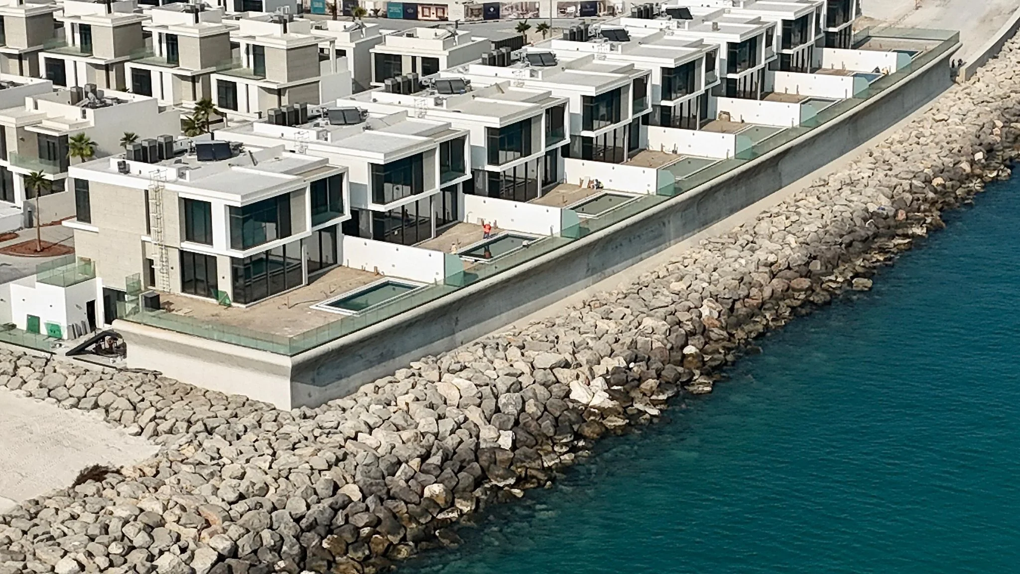 Al Marjan Island — curved revetment and waterfront promenade